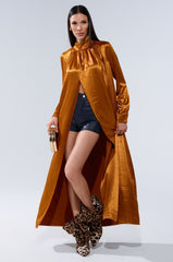 QUEEN TYPE BLOUSE