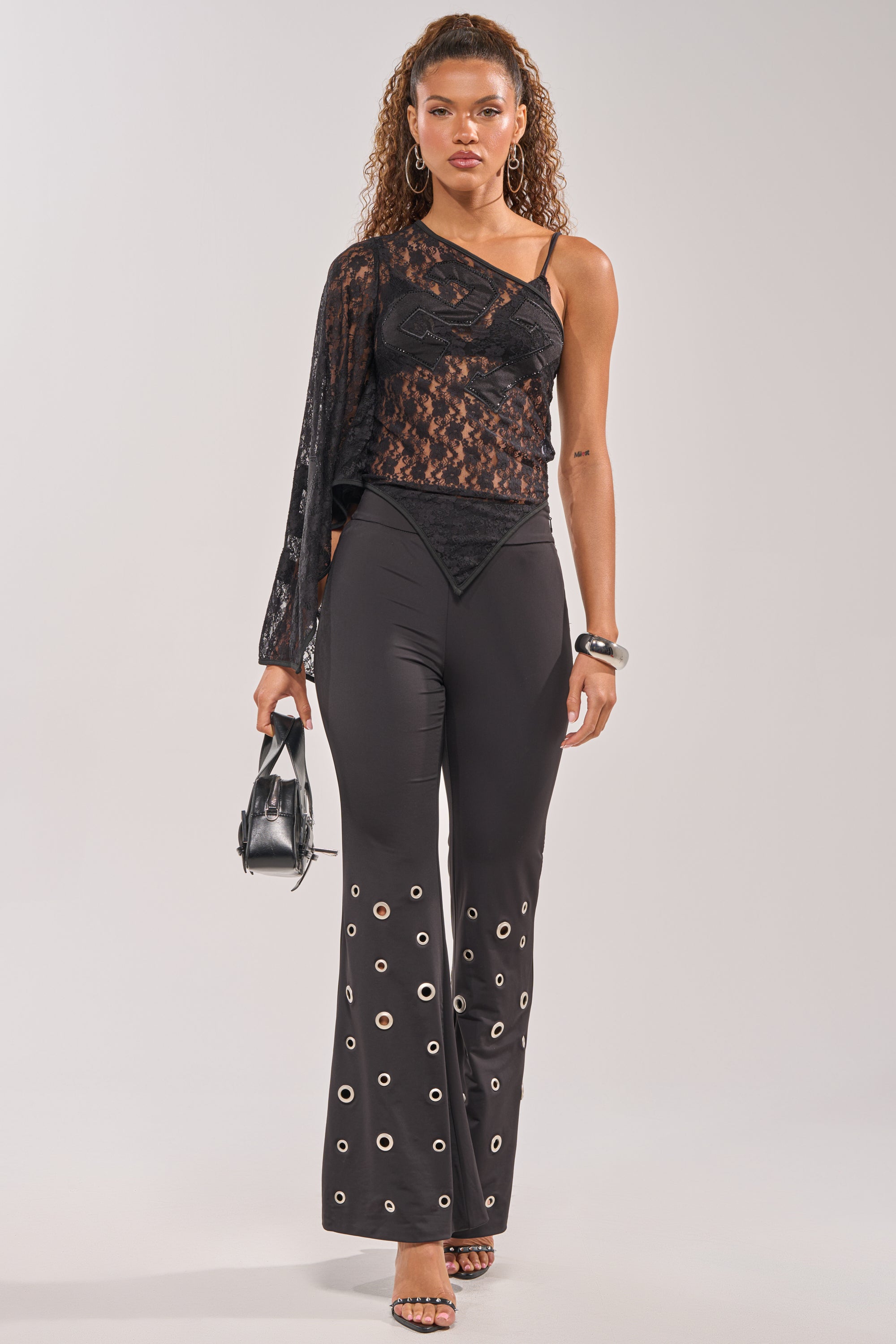 CHECK IT OUT GROMMET FLARE LEGGING