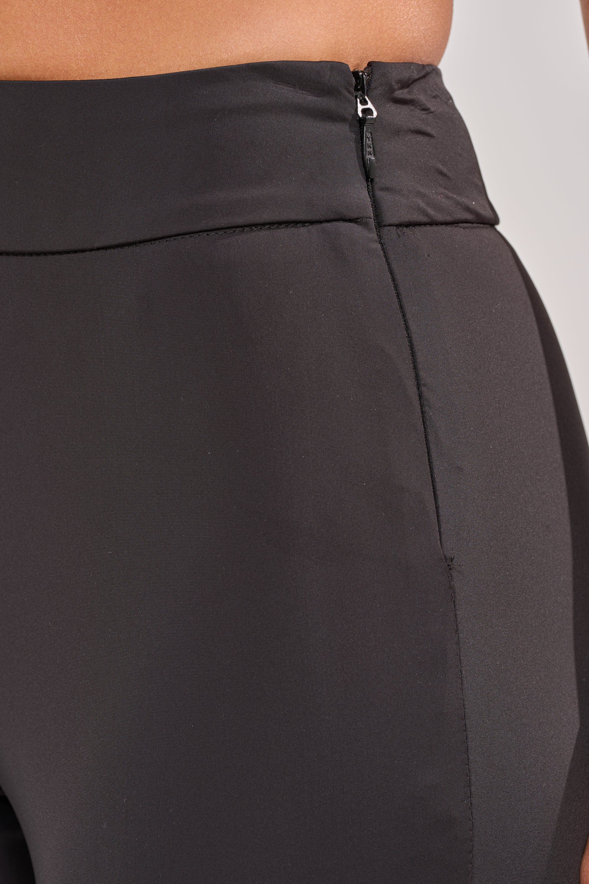 CHECK IT OUT GROMMET FLARE LEGGING