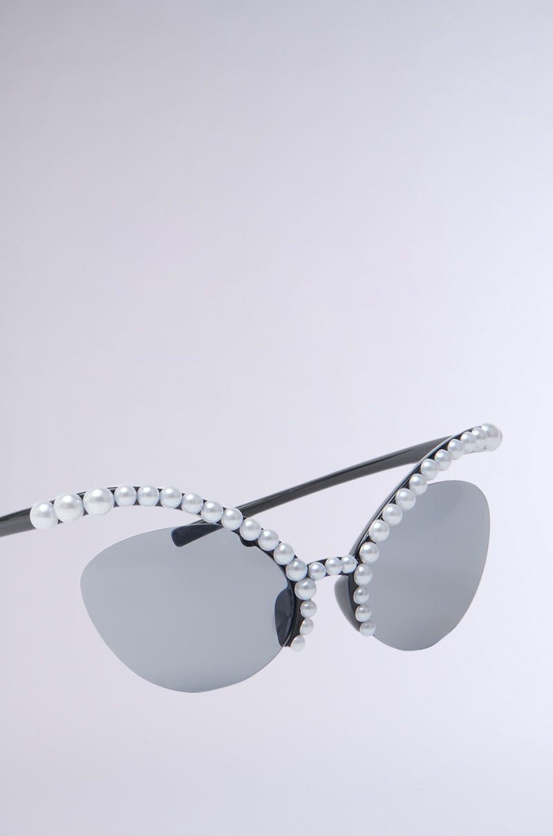 DONT BUG SUNGLASSES