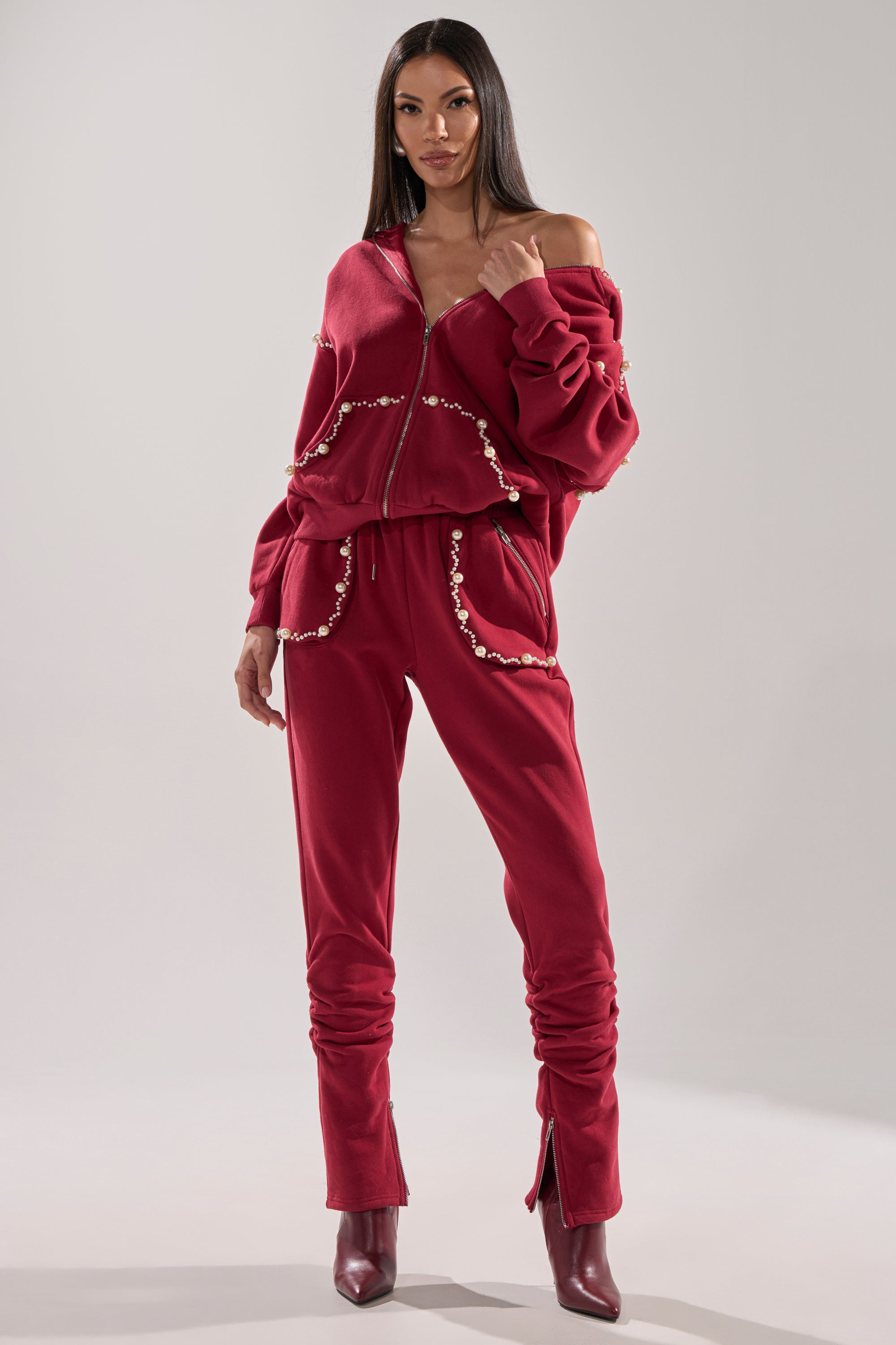 COZY HOLIDAY PEARL SWEATSHIRT  IN BURGUNDY