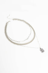 A LAYERED NECKLACE SET