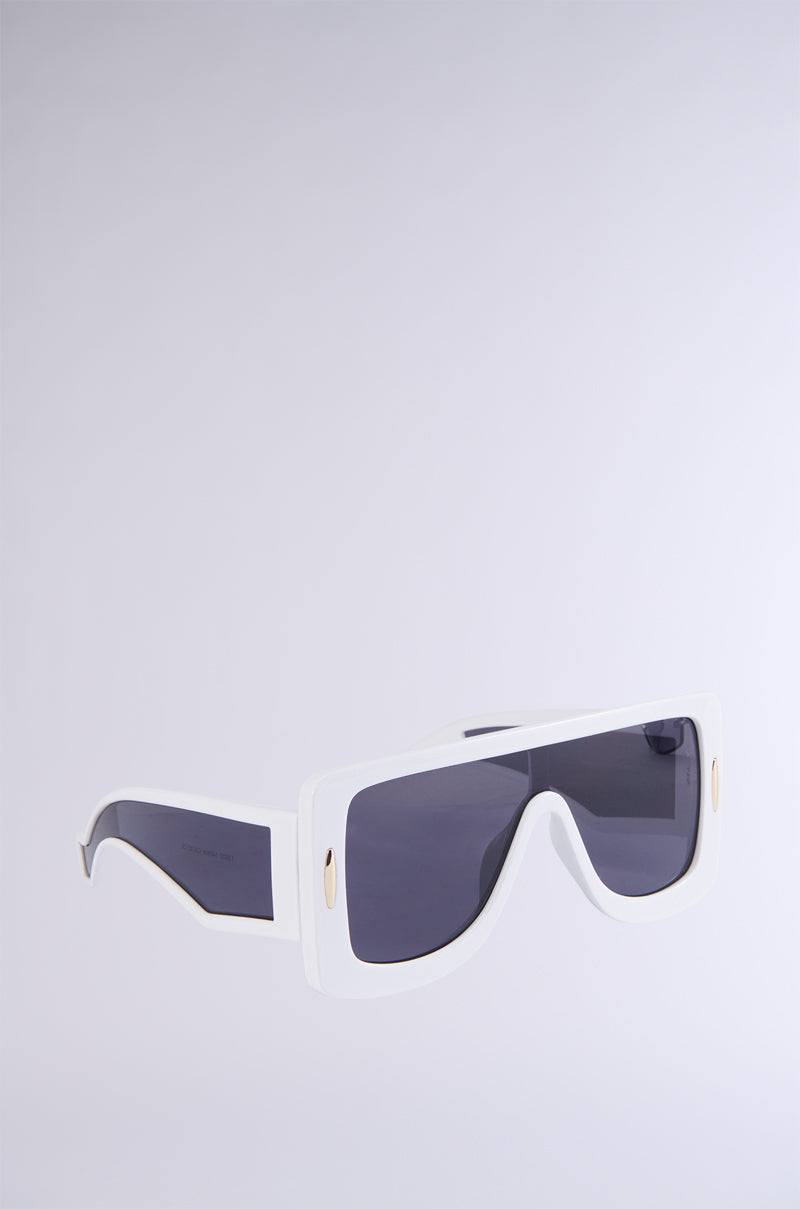 AMBER MONOBROW SUNGLASSES IN WHITE