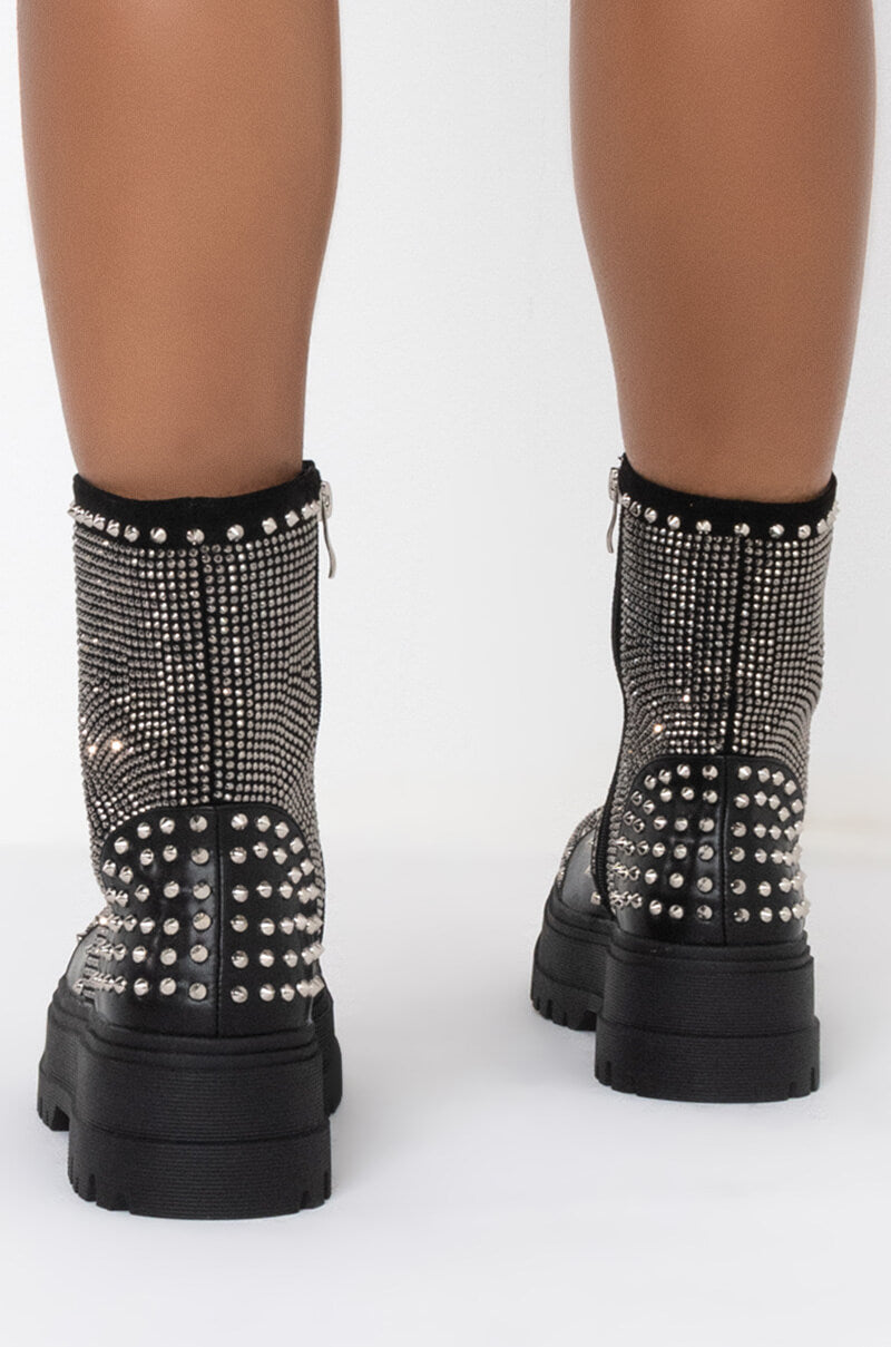 AZALEA WANG WEEKEND MODE FLATFORM BOOT IN BLACK