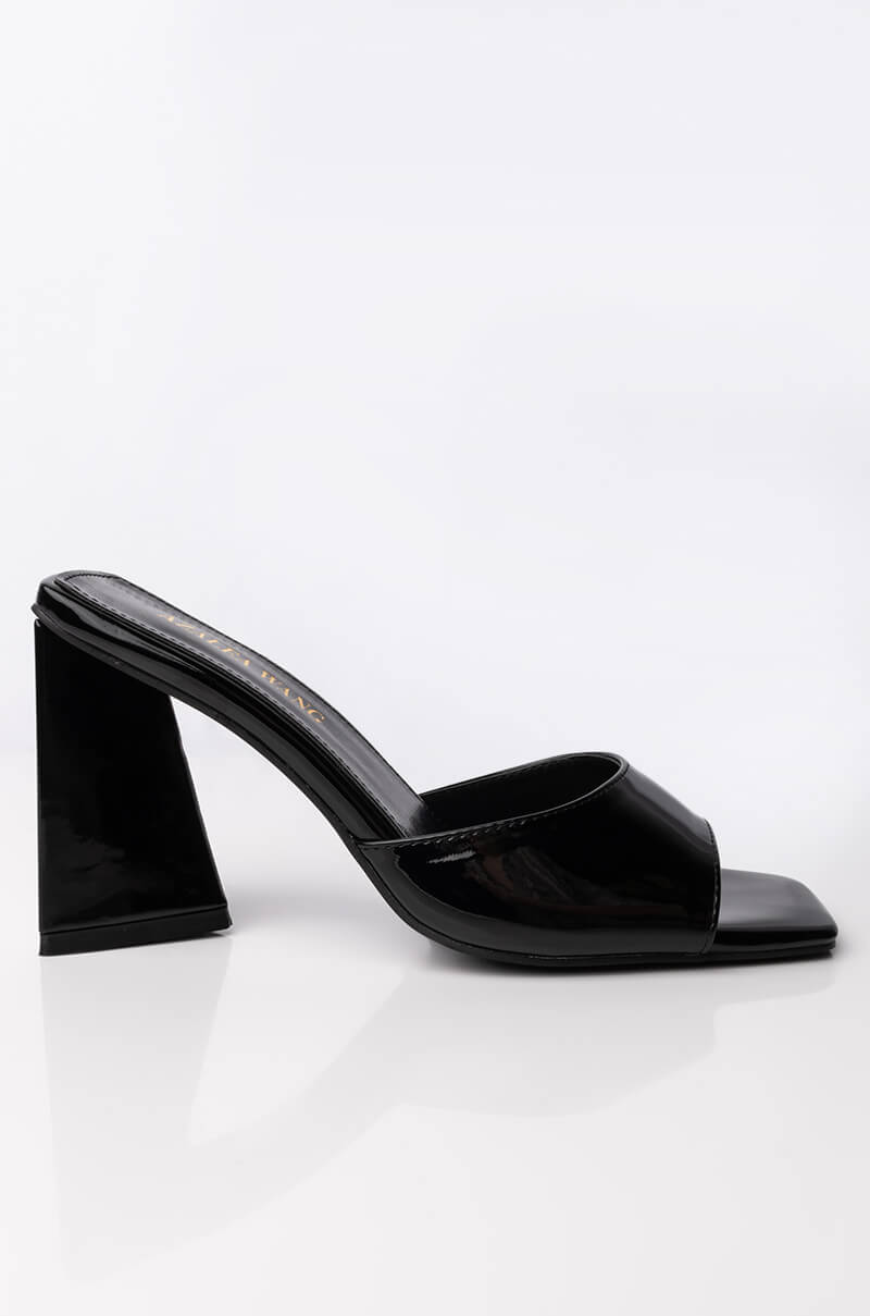 AZALEA WANG WORK FOR IT CHUNKY SANDAL IN BLACK