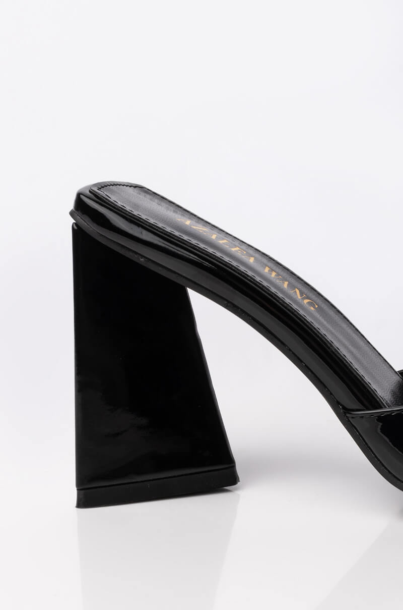 AZALEA WANG WORK FOR IT CHUNKY SANDAL IN BLACK