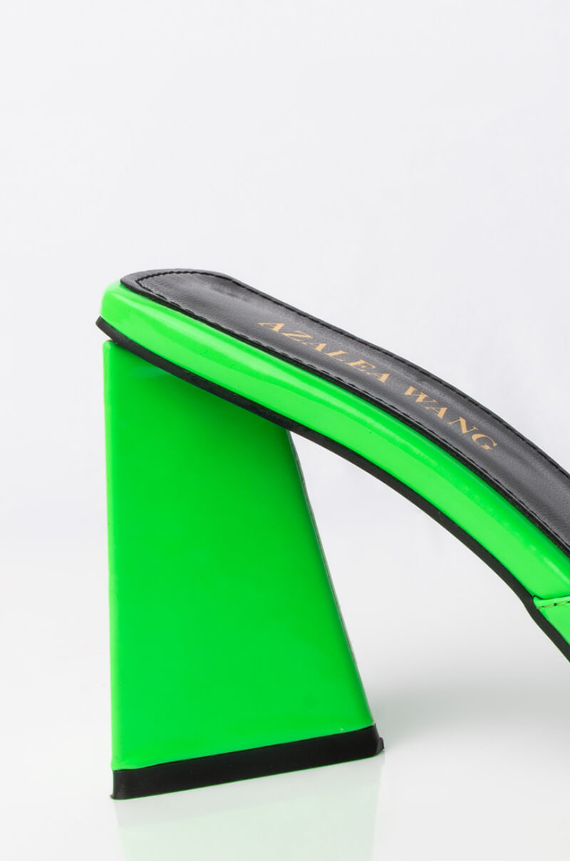 AZALEA WANG WORK FOR IT CHUNKY SANDAL IN GREEN