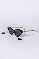 BAD BEY CHAIN DETAIL SUNNIES