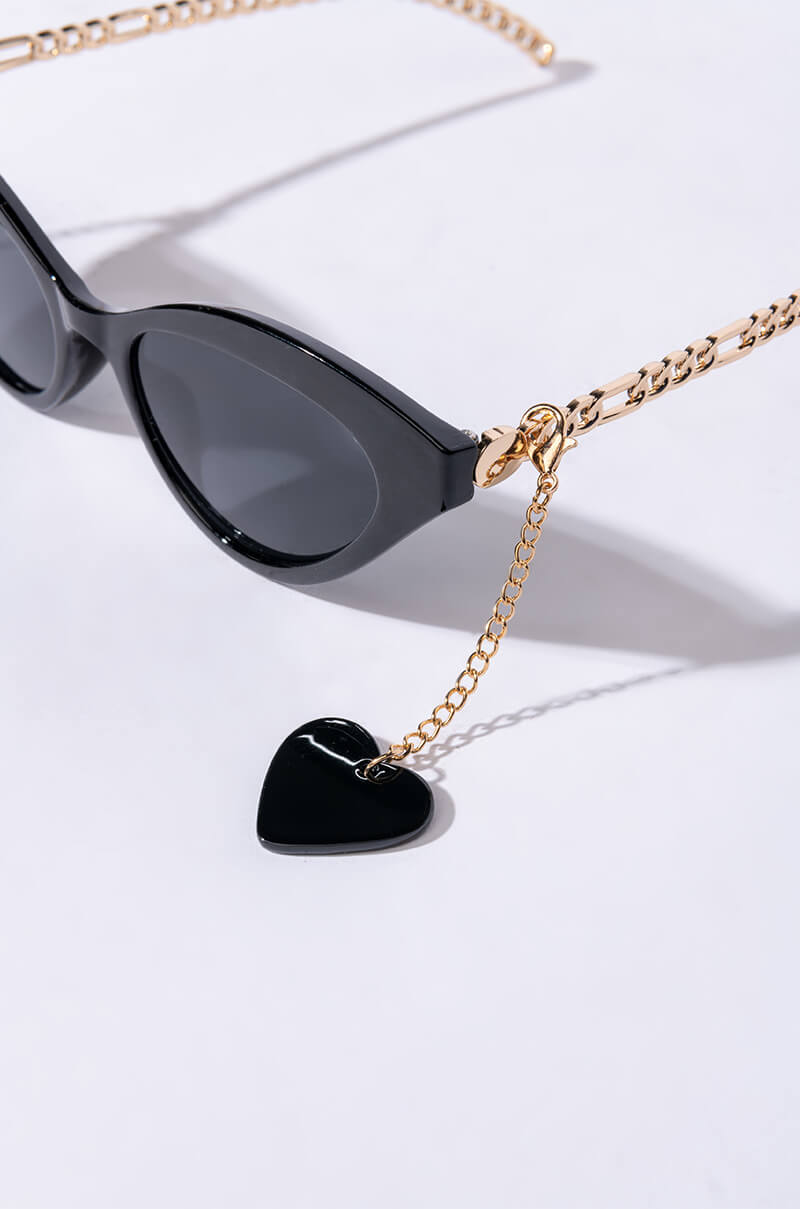 BAD BEY CHAIN DETAIL SUNNIES