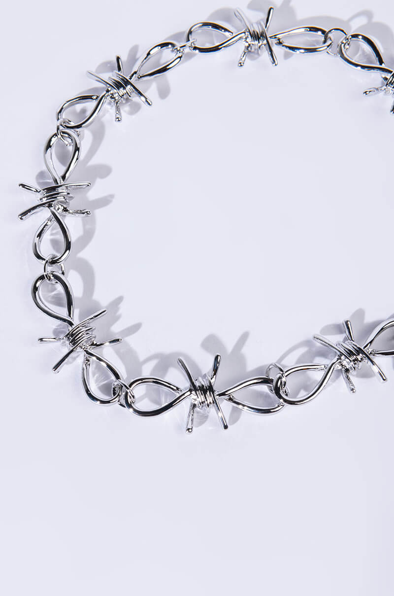 BARBED BOW CHOKER