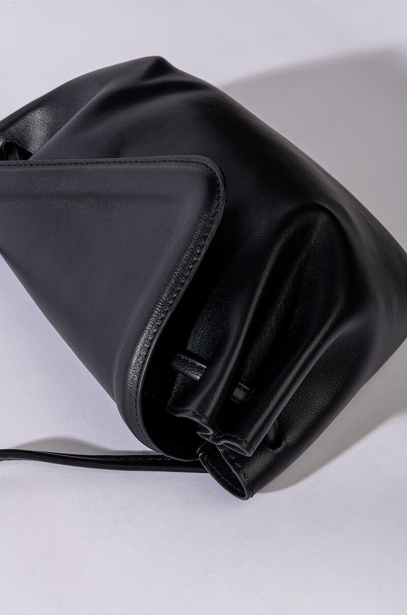 BIRDY BEAK FLAP BLACK PURSE