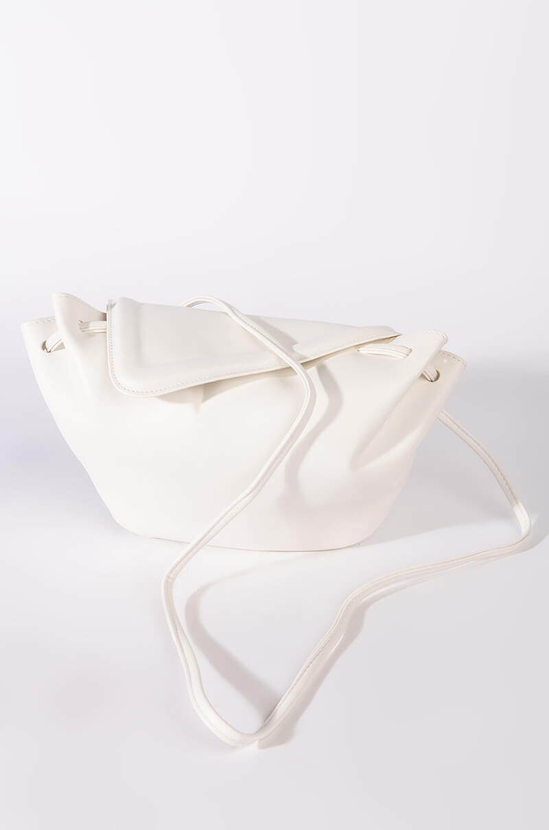 BIRDY BEAK FLAP WHITE PURSE