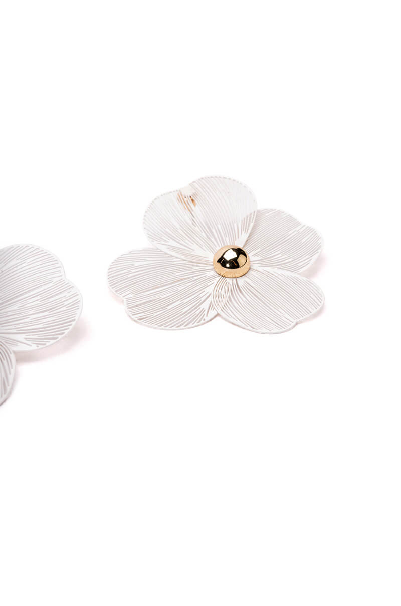 DAISY STUD EARRINGS