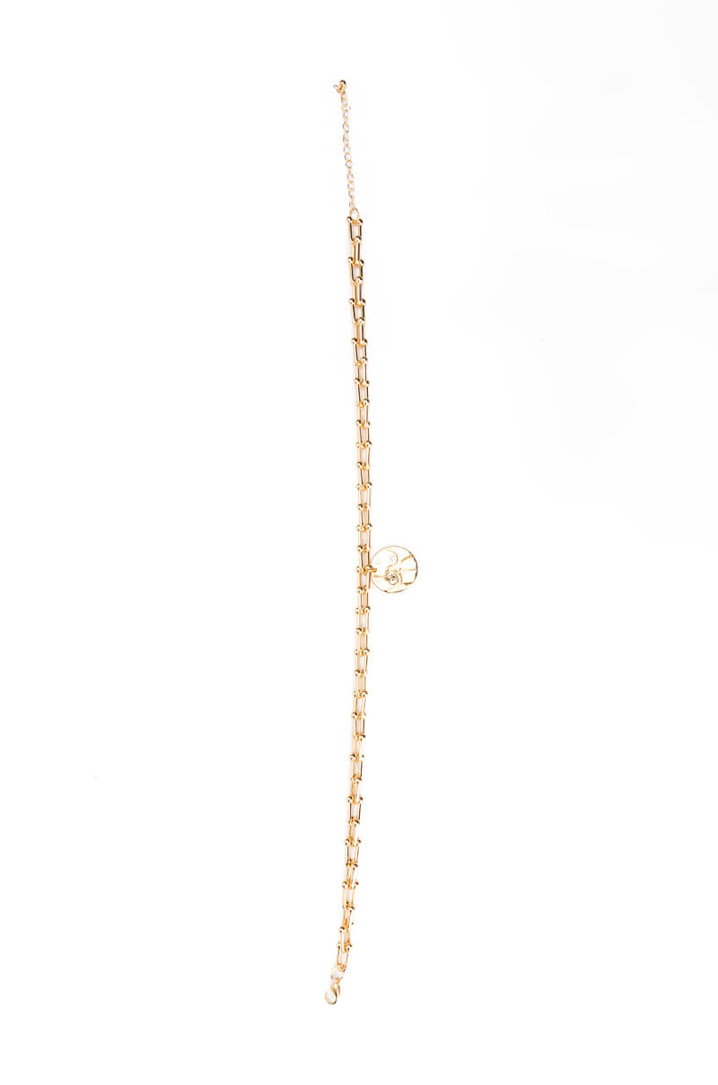 DIVINE FEMININE PENDANT NECKLACE