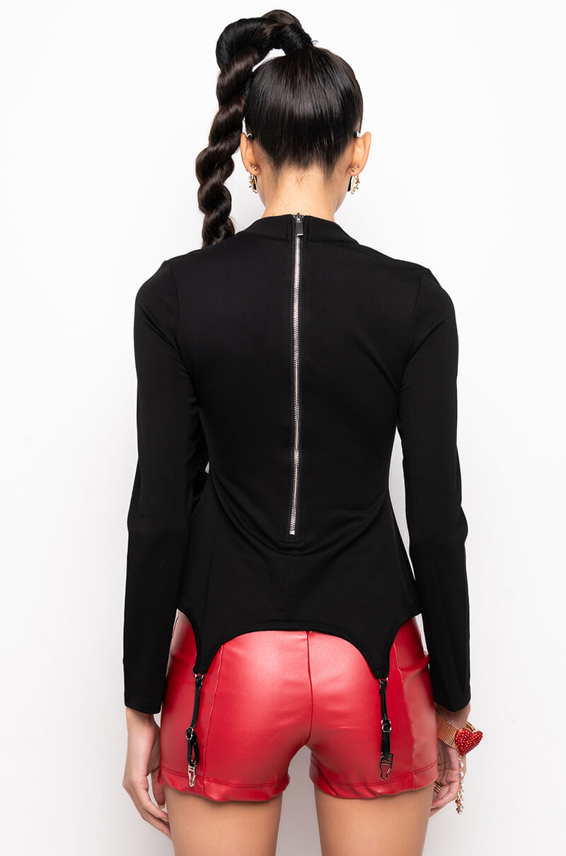 DOMINATING LONG SLEEVE TOP
