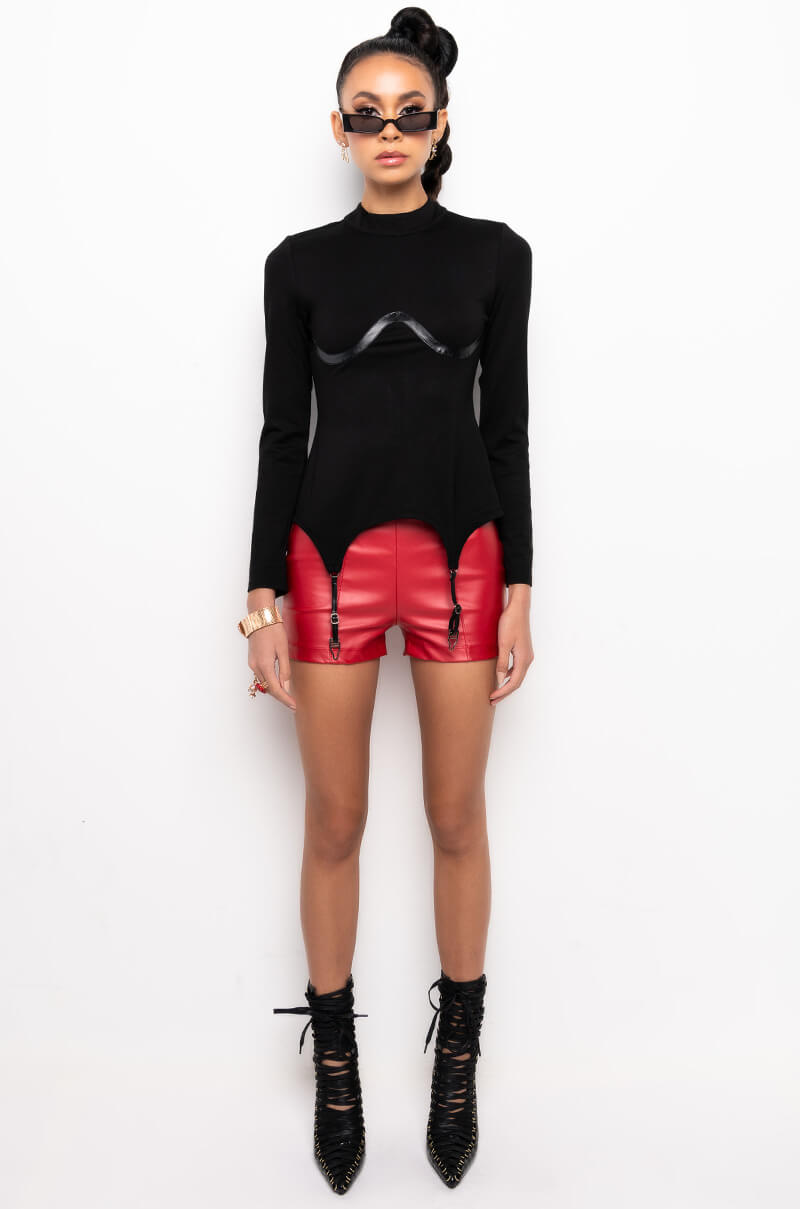 DOMINATING LONG SLEEVE TOP